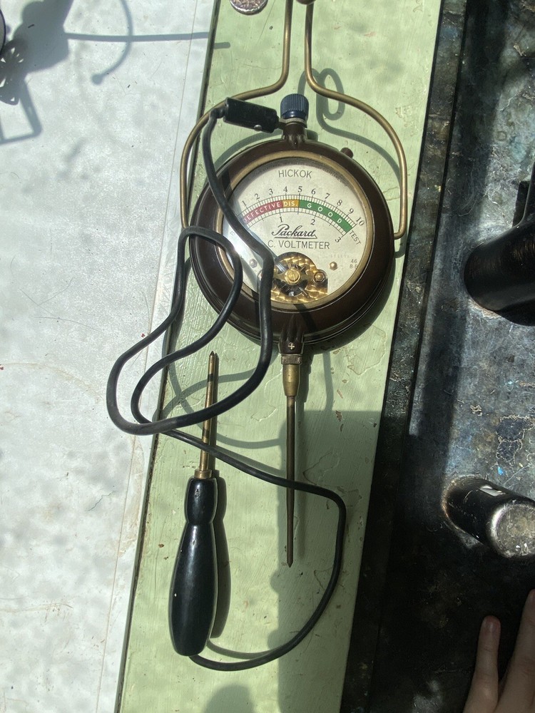 VINTAGE HICKOK PACKARD VOLTMETER BAKELIT