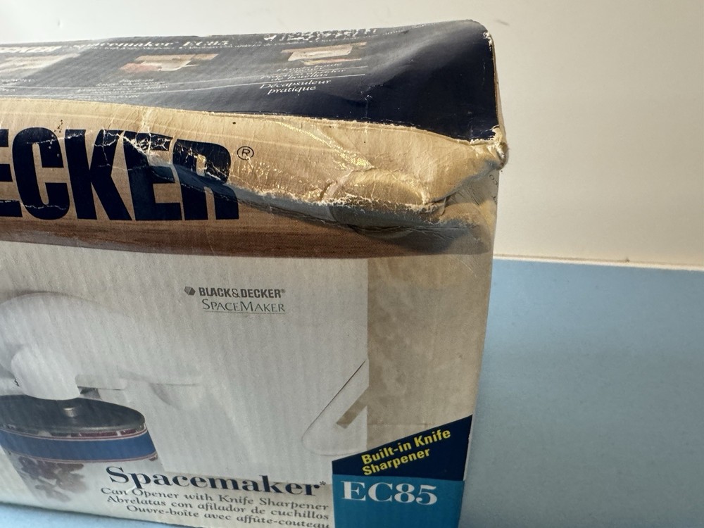 BLACK & DECKER Spacemaker Under Counter Can Opener White Model EC85 NEW