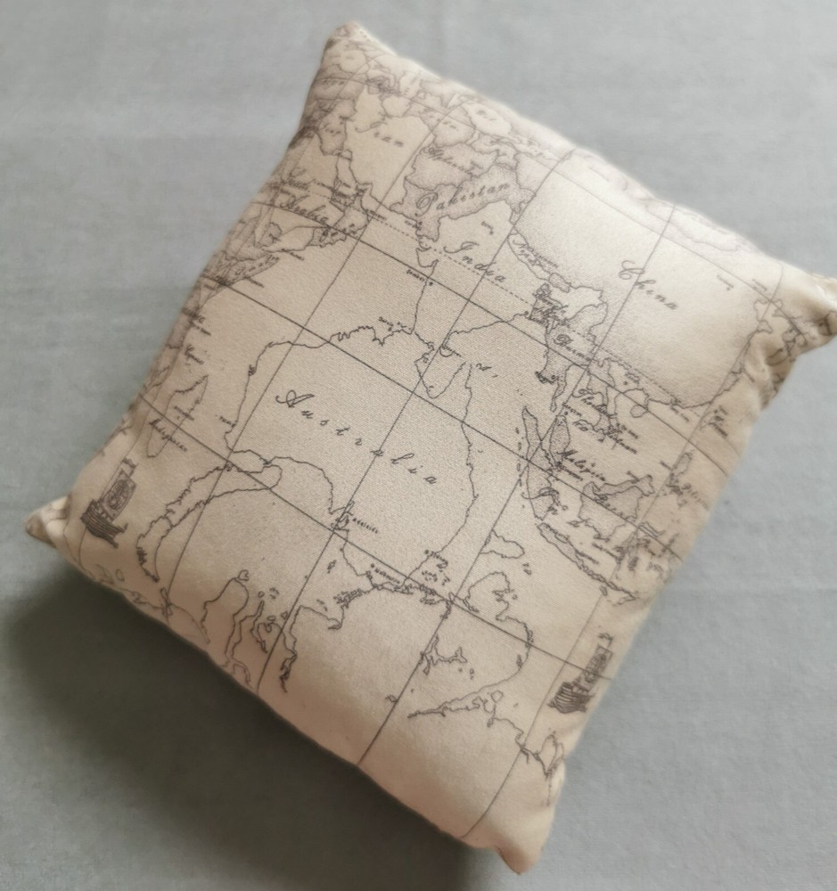 ALVIERO MARTINI 1 CLASS PILLOW DISPLAY FOR ANY USE GOOD CONDITION