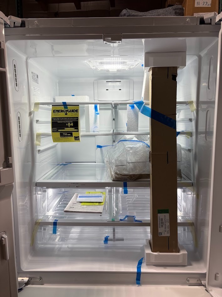 GE GFE26JGMWW 36" White 25.6 Cu. Ft. French Door Refrigerator NOB **READ**