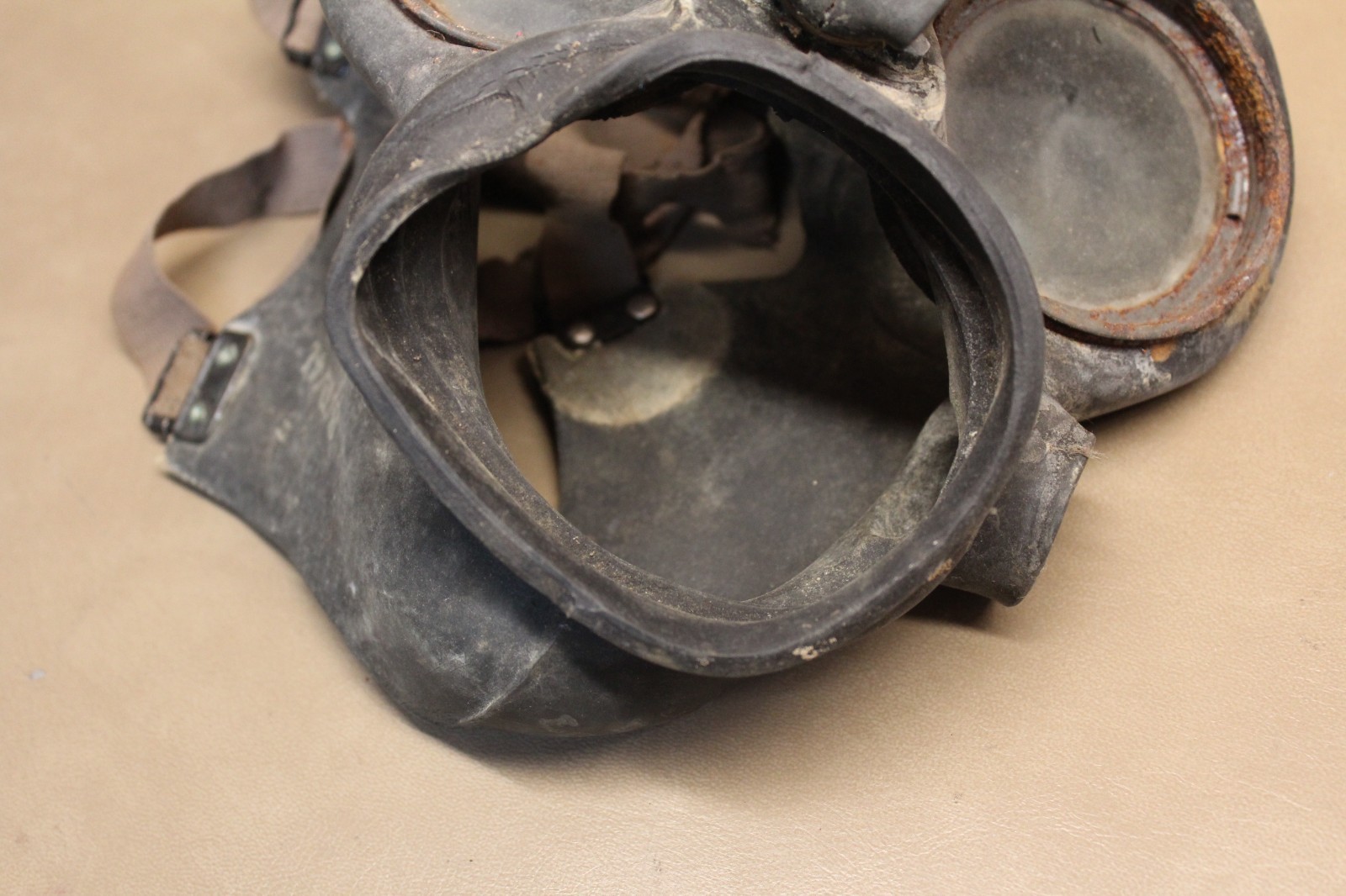 WW2 1941 L & BRC Rubber Gas Mask