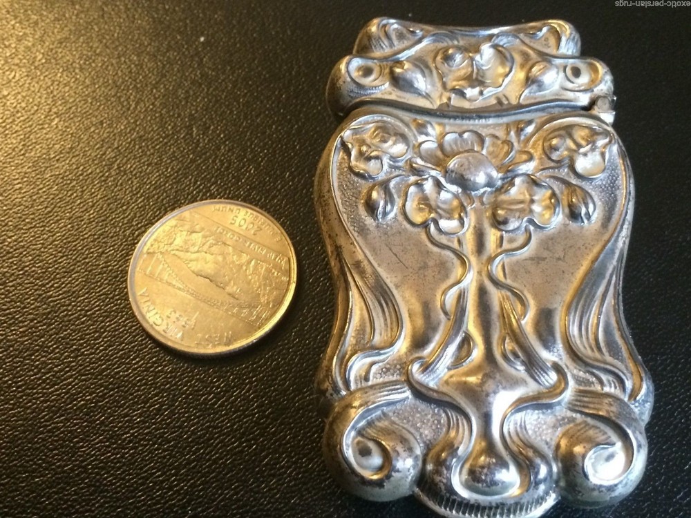AN ANTIQUE BEAUTIFUL STERLING SILVER MATCH SAFE