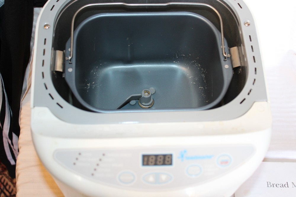 Toastmaster Automatic Bread Maker Machine TBR15 Manual EUC Works!!