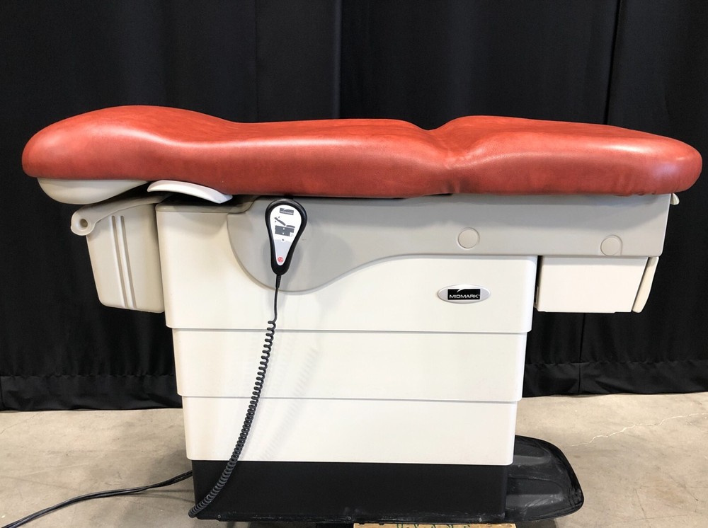 Midmark 623-007 Barrier Free Power Exam Table with Footswitch & Hand Controller