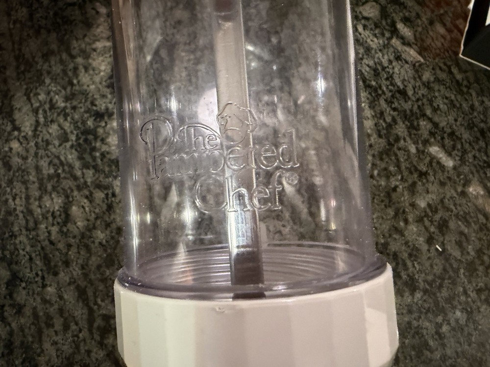 Pampered Chef 1525 Cookie Press with 16 Discs, White