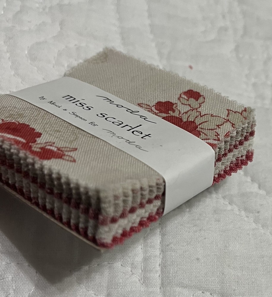 Moda "Miss Scarlet" Mini Charm Pack