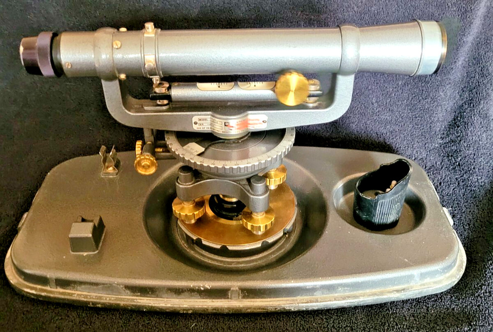 DAVID WHITE UNIVERSAL LEVEL 12-inch Manual Builders Level Model No. 8114 w/Case