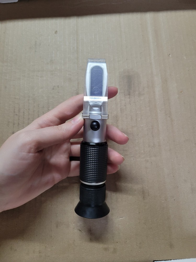 Hand/Portable Refractometer (Features ATC)