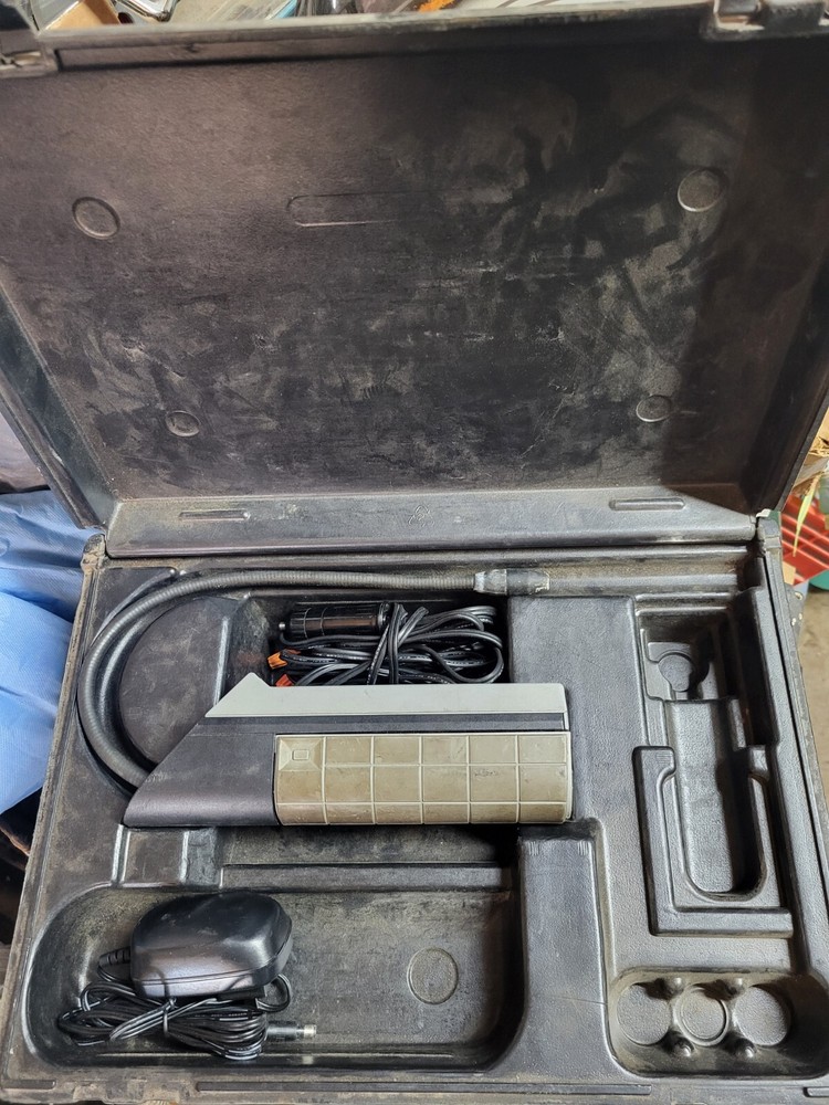 Inficon D-tek Refrigerant Leak Detector