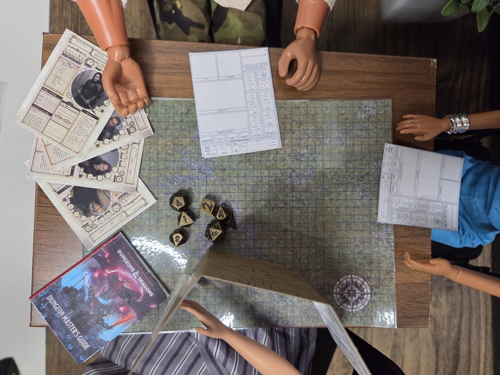1/6 SCALE Miniature DnD Dungeons & Dragons Set, Dice, Battle Map, Characters