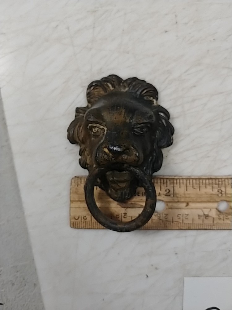 INGRAHAM MANTLE CLOCK KNOCKER STYLE LIONS HEAD SIDE DECORATIONS