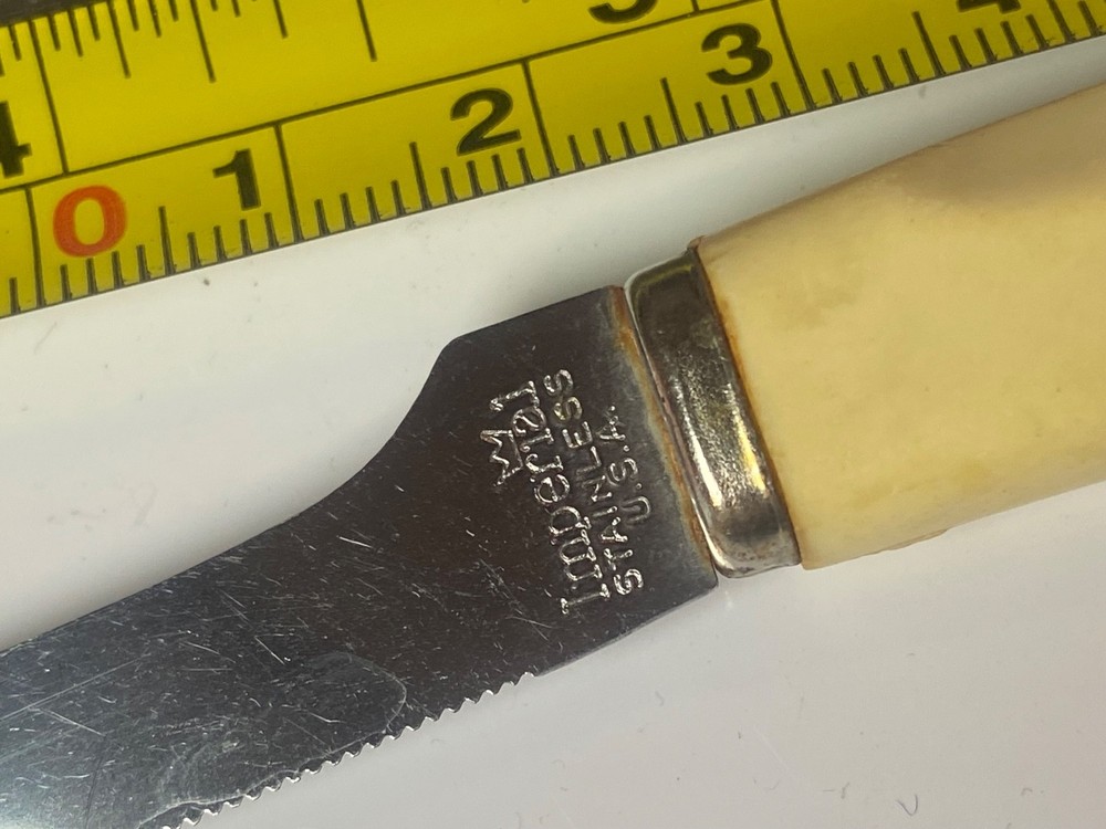 2 VINTAGE BAKELITE HANDLED KITCHEN/PARING KNIVES