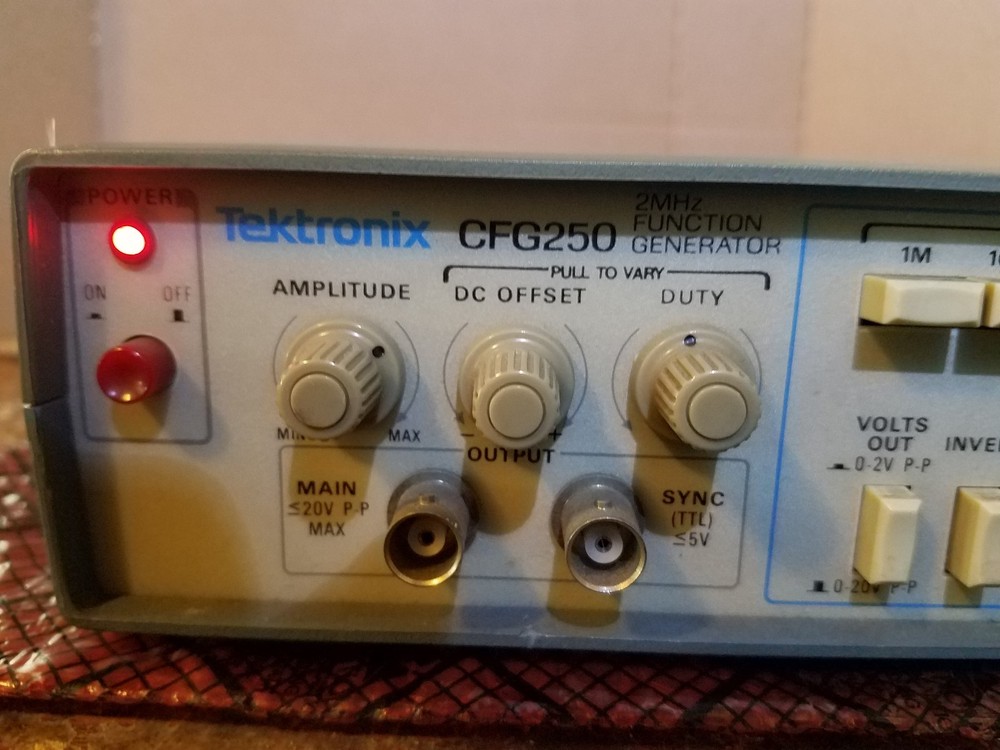 Tektronix CFG250 2Mhz Function Generator