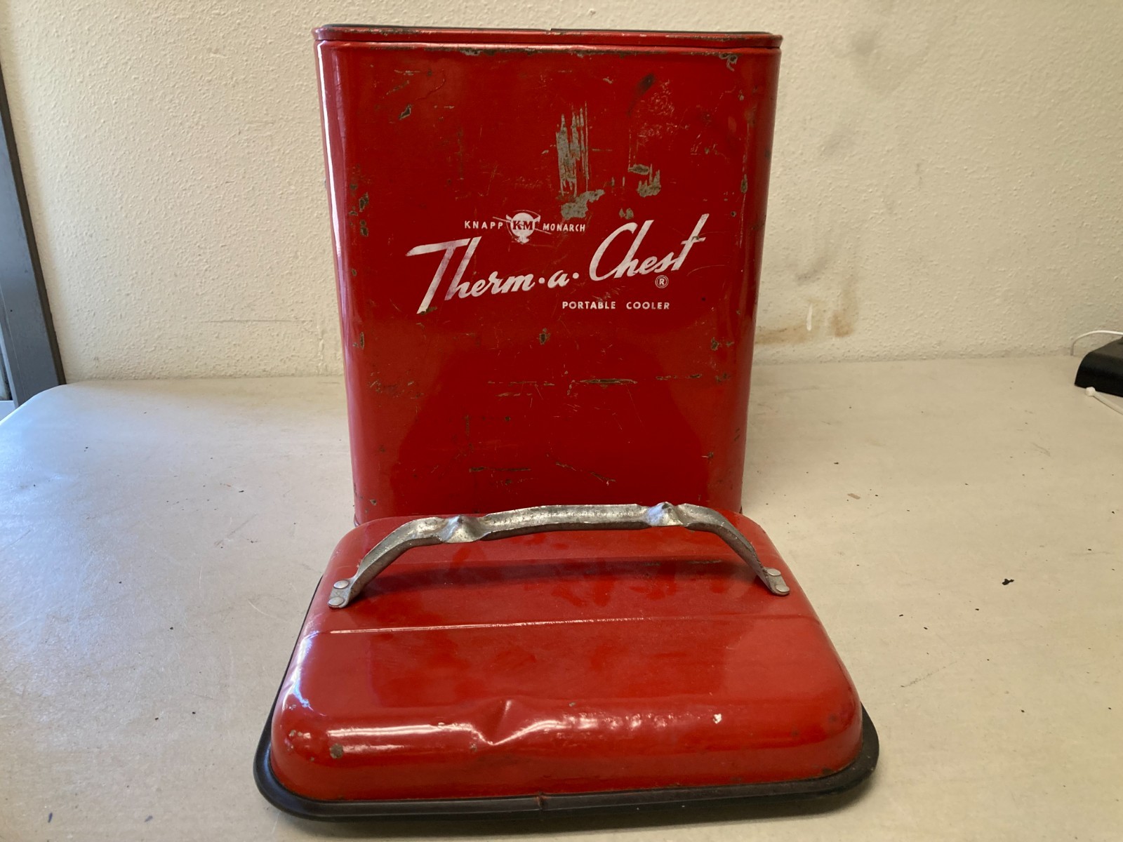 FANTASTIC RED 1950s KNAPP MONARCH Therm-a-Chest PORTABLE COOLER