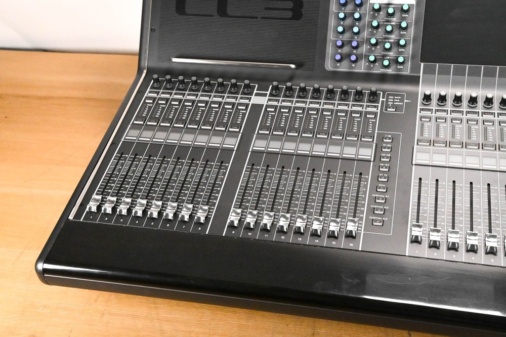 Yamaha CL3 Digital Audio Mixing Console CG01YTT