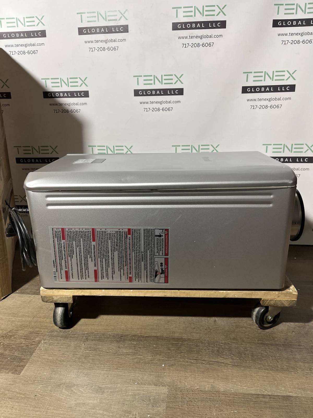 Rinnai RE140iN Indoor Tankless Water Heater 140k BTU Natural Gas (B-28 #1779)