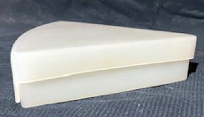 VINTAGE TRIANGULAR INDIVIDUAL 2 PC PIE SLICE CONTAINER DEKA PLASTICS #02 USA