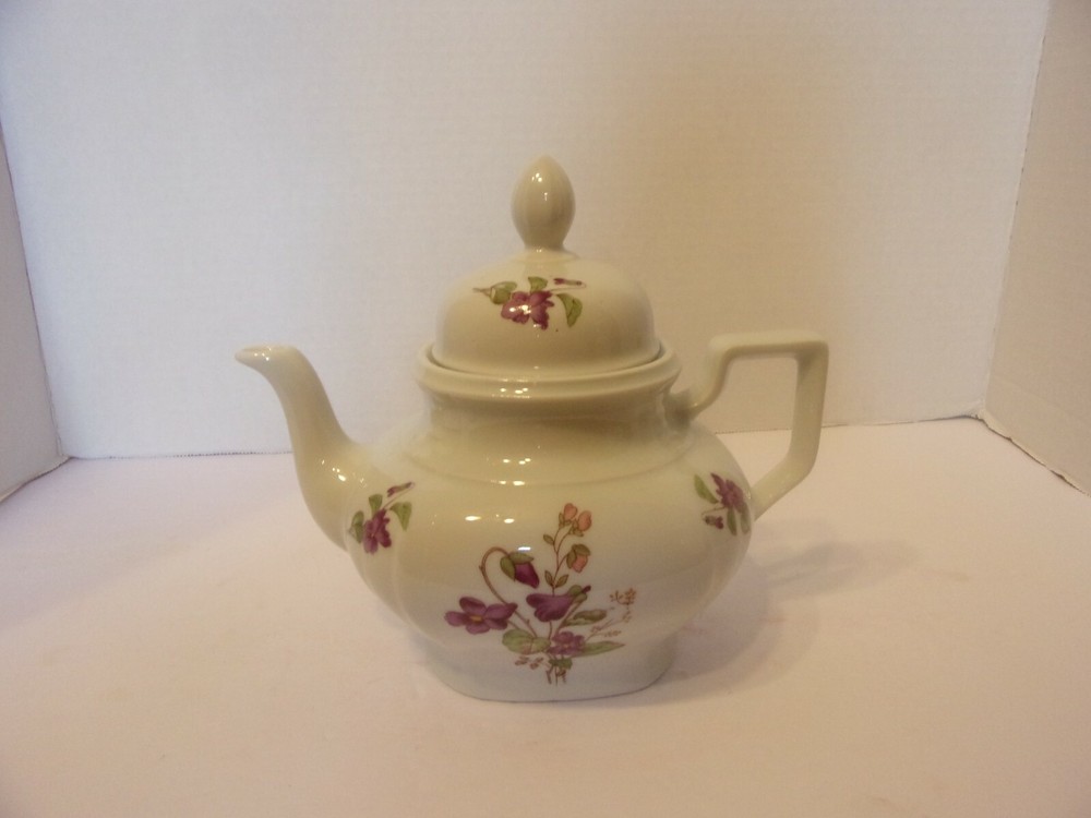 BAREUTHER WALDSASSEM BAVARIA TEAPOT WITH VIOLETS