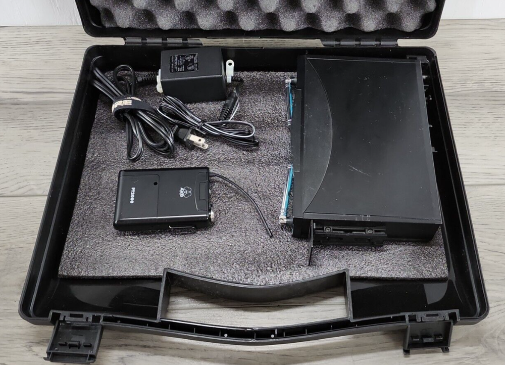 AKG Platnum Series Wireless Receiver Model WR2000 Bundle Pro Audio Equip Tested