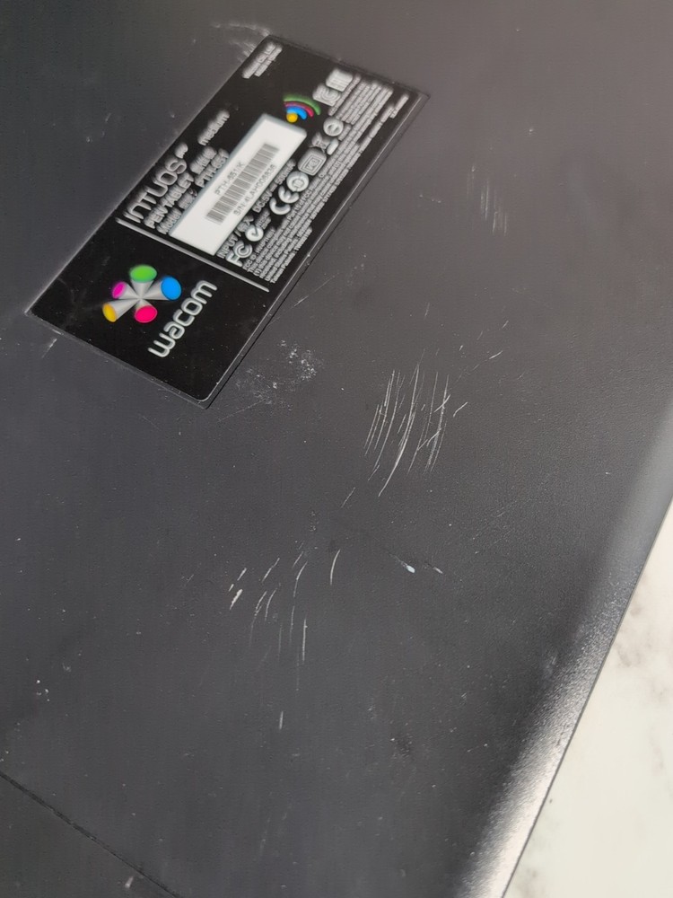 Wacom Intuos Pro PTH-651/K Medium Graphics Tablet MISSING PEN