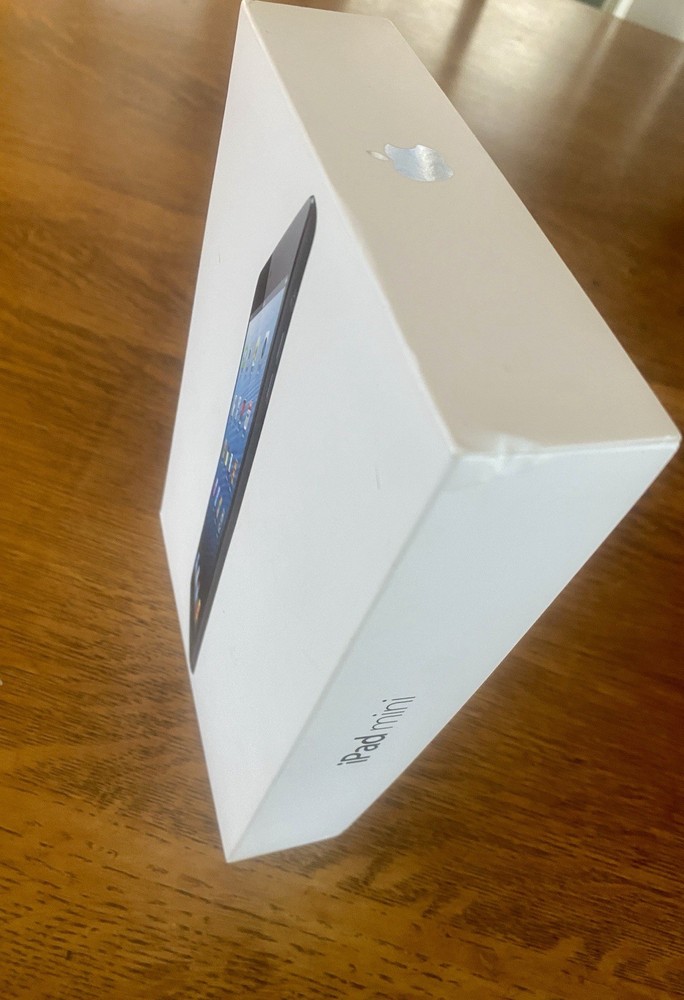 iPad Mini Black 1st Generation *EMPTY BOX ONLY* (16 GB) Model A1432