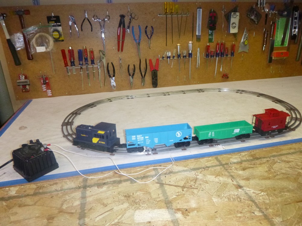 Reconditioned Lionel 027 basic starter set DC oval complete tested, runs good 77