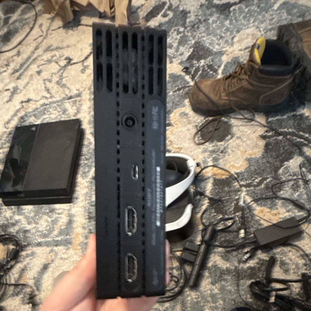 Nearly Complete PSVR Bundle + PS Move Dock(working )