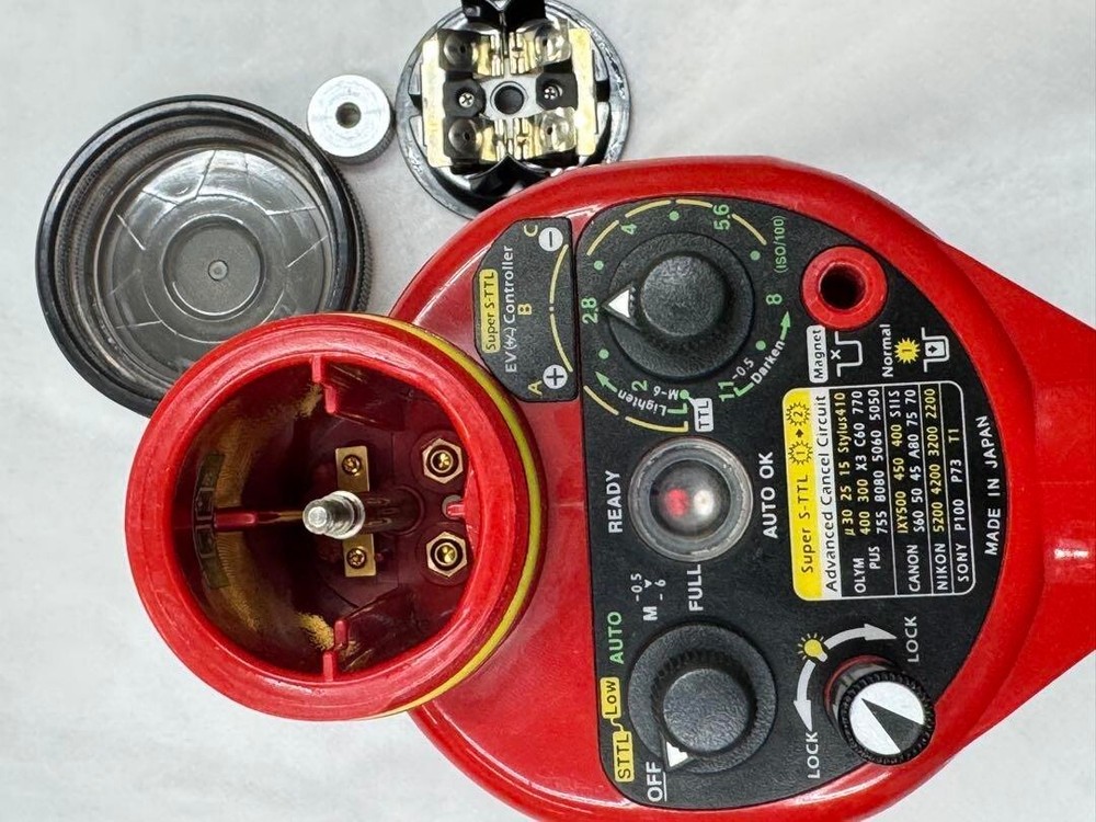 INON D-2000 Underwater Strobe Light for Diving & Photography