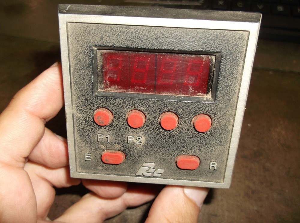 RED LION LIBC2E PANEL MOUNT COUNTER MODULE CONTROLLER (WL7-1)