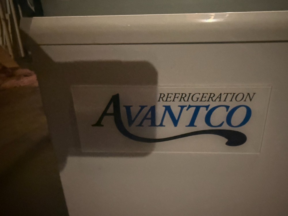 Avantco food display case. Non refrigerated.