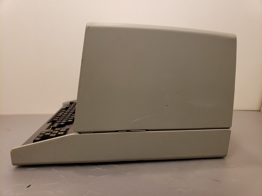 Vintage Heathkit H89 Personal Computer Dual Floppy *Powers On *Missing Keys