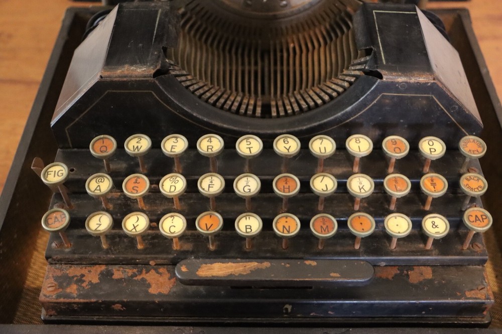 Rare Antique - MOLLE No 3 Typewriter - Highly Collectable