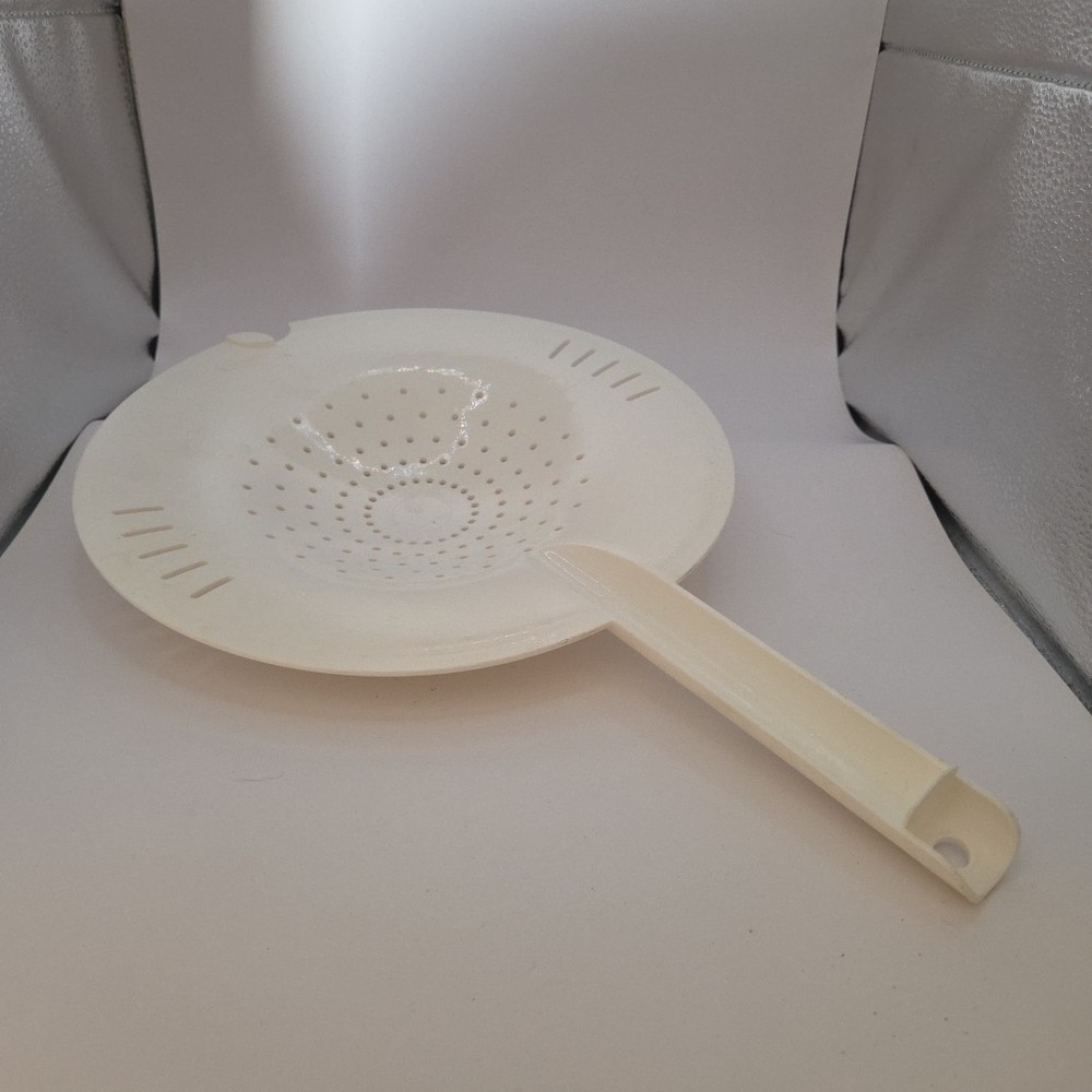 Tupperware Kitchen Tool Colander Strainer With Handle White 2632 Vintage 12"