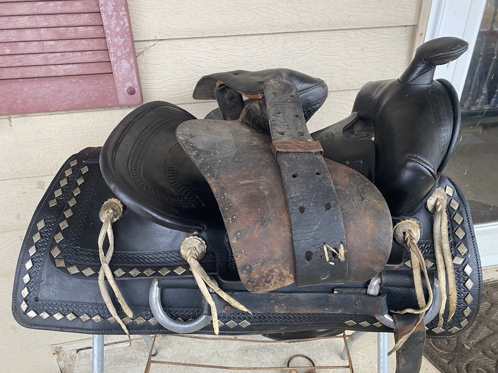 Vintage/Antique 15.5" Simco Western saddle w/silver diamonds, tapaderos