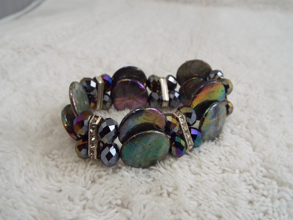 Peacock Crystal & Splatter Shell Bead Stretch Bracelet (A64)