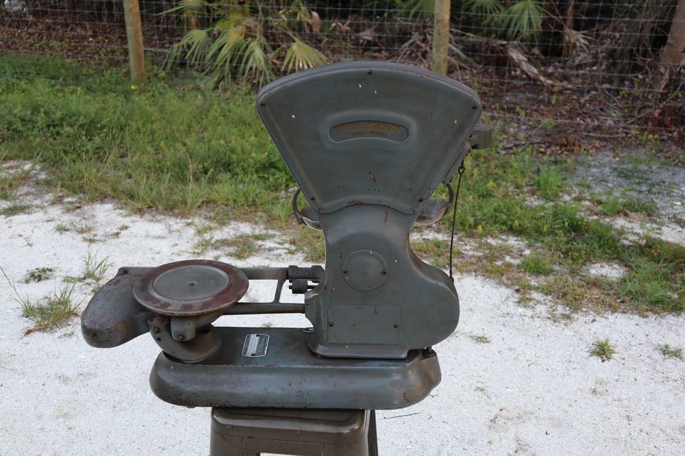 VINTAGE TOLEDO SCALE MODEL 4652 OVER UNDER SCALE 40LB CAPACITY