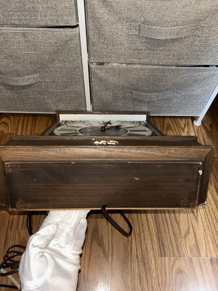 Vintage Anheuser Busch Beer Clock / Light Working! READ DESCRIPTION