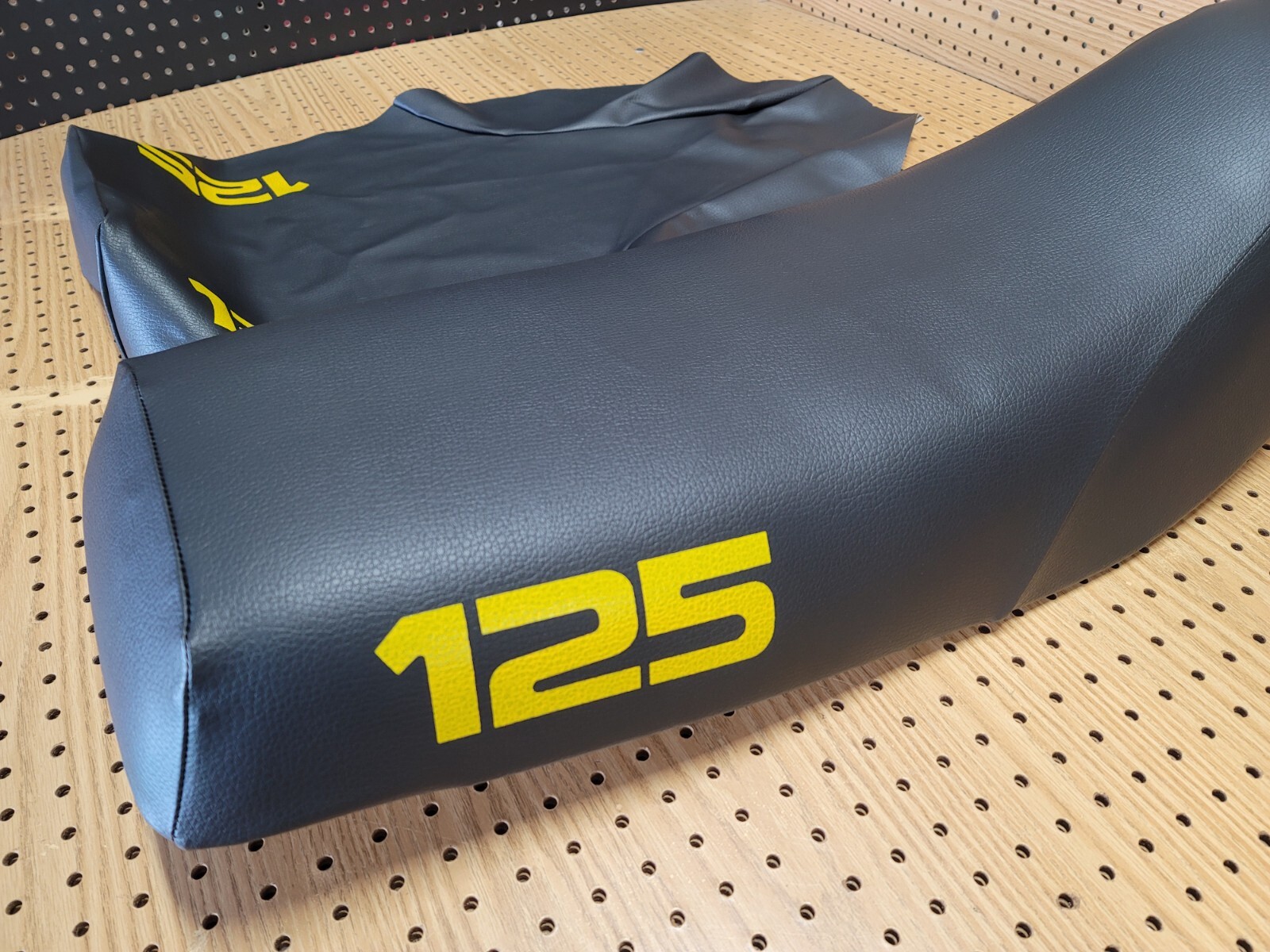 SUZUKI LT125 SEAT COVER SUZUKI ALT 125 SEAT COVER 1983-1987 MODEL [S*-77]