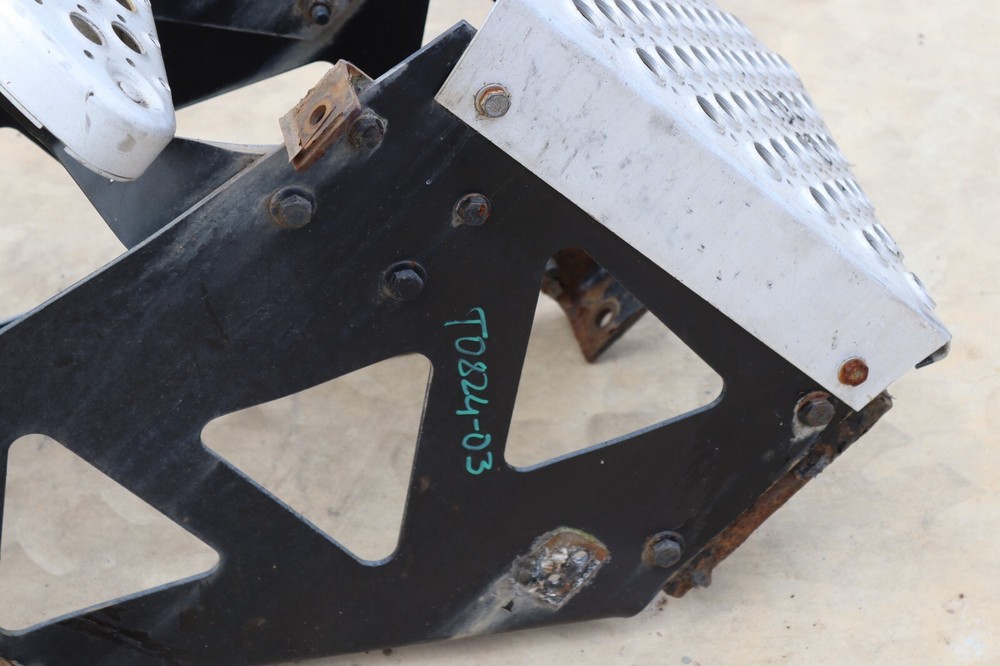 1996-2010 KENWORTH T2000 LEFT DRIVER SIDE FAIRING STEP FRAME OEM