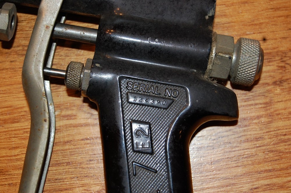 BINKS SPRAY GUN PROFESSIONAL MODEL 7 E2