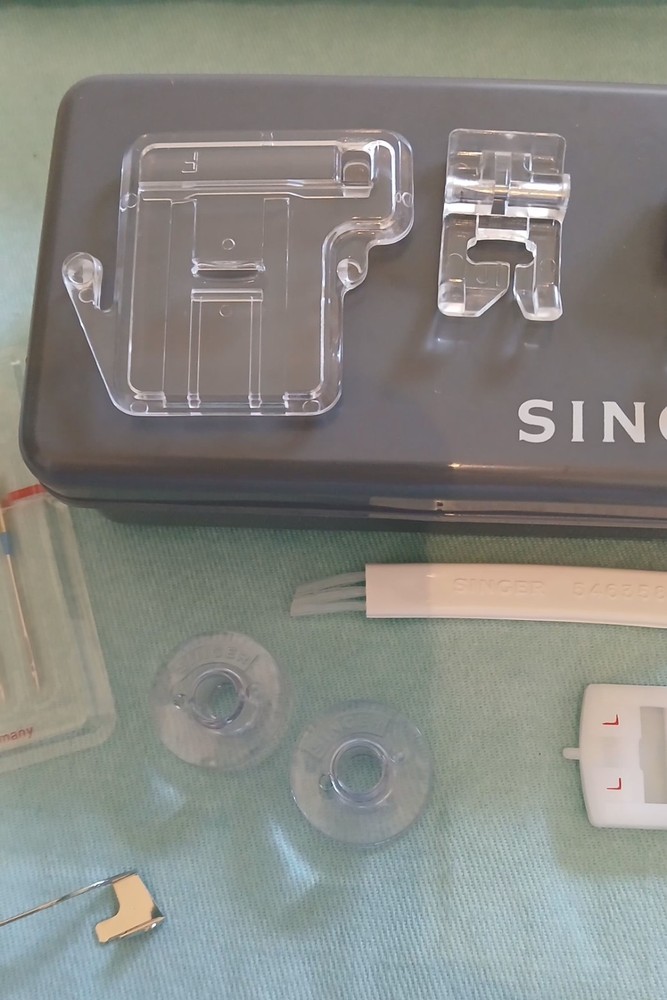 Singer Vintage Accessory Kit. 313030-942. Sewing Tools