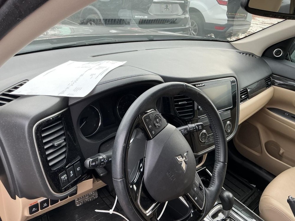 OUTLANDER 2017 Glove Box 4949592