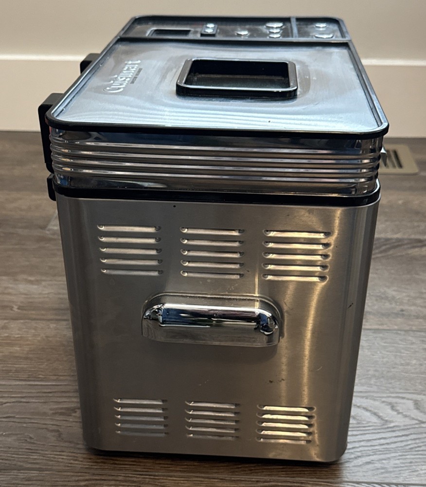 Cuisinart Breadmaker CBK-200 Automatic 1-2lb Loaves Programable Display Model