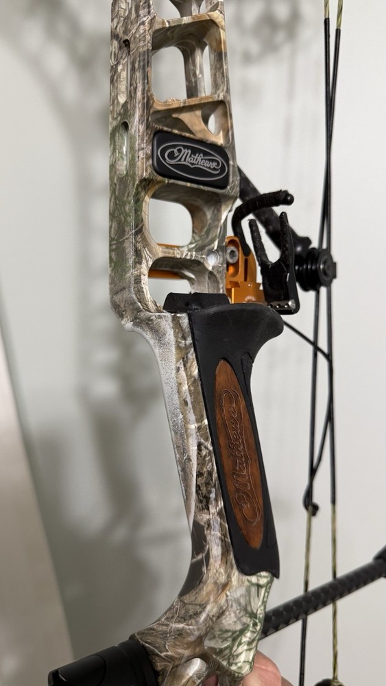 Mathews V3 27 RH Compound Bow Package