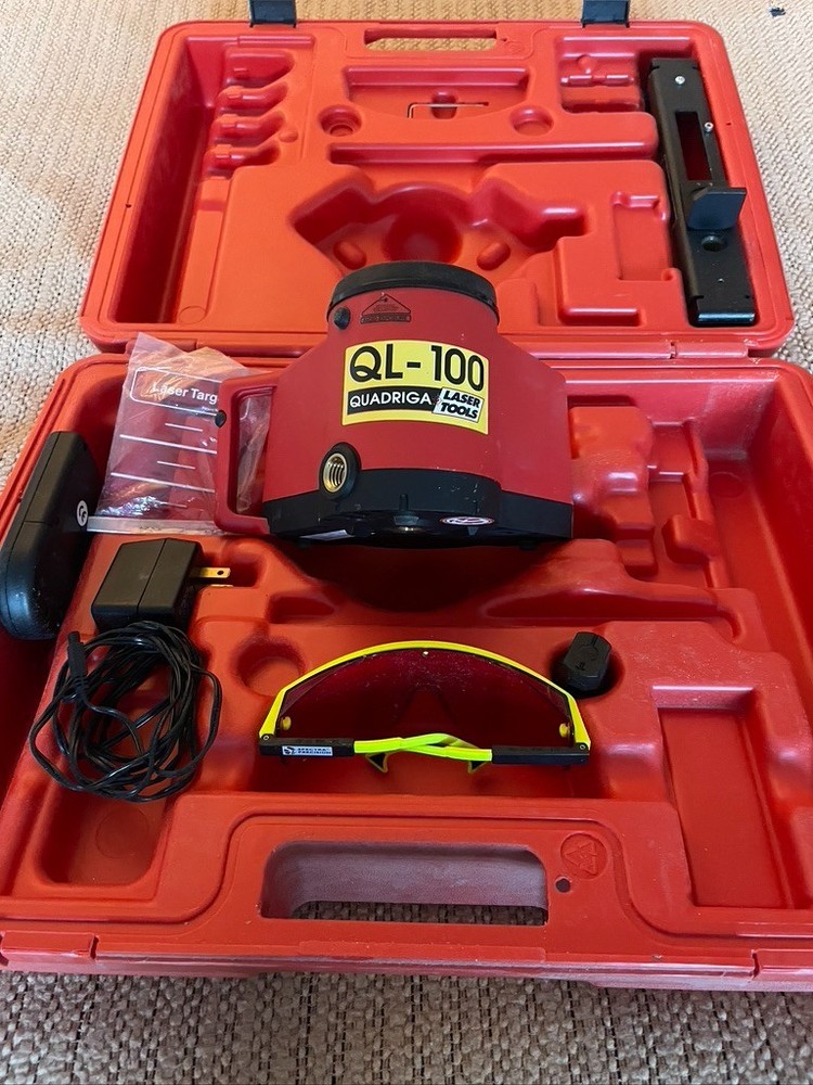 QUADRIGA QL-100 SELF LEVELING ROTARY LASER Mint condition