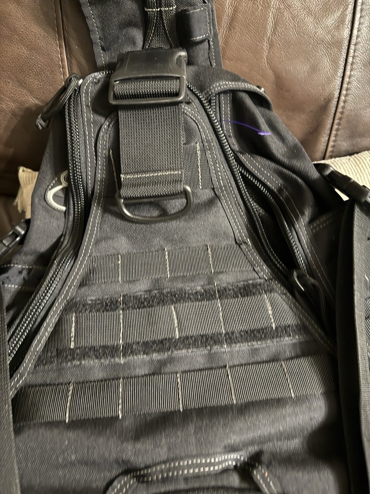 Maxpedition Monsoon GearSlinger 0410B Black. Large size single shoulder pack wit