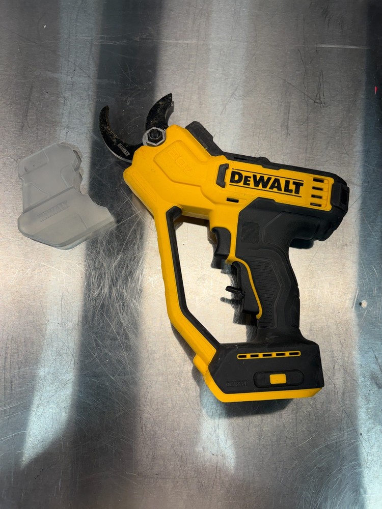 DEWALT 20V MAX Cordless Battery Powered Pruner (Tool Only)