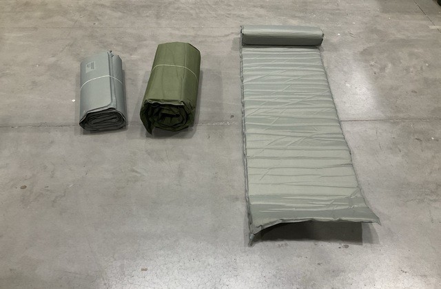 GENUINE US MILITARY ARMY GREEN SELF-INFLATING SLEEPING MATS. DURABLE MADE IN USA