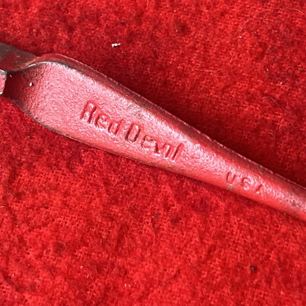 VINTAGE RED DEVIL GLASS CUTTER TOOL - USA (k12)