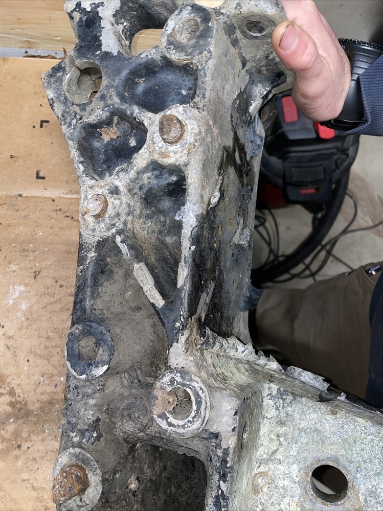 PETERBILT 379 BRACKET-FRONT SPRING DRIVE 02-02516R